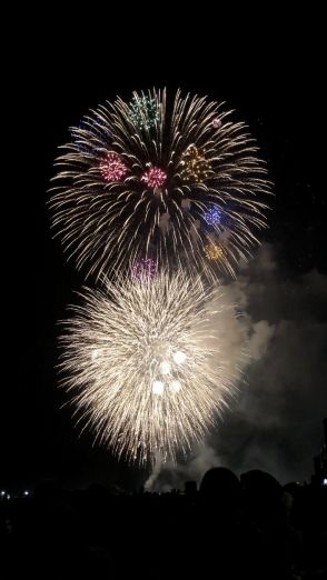 市花火大会、夜空彩る大輪に歓声　YOASOBI楽曲とコラボ【宇部】