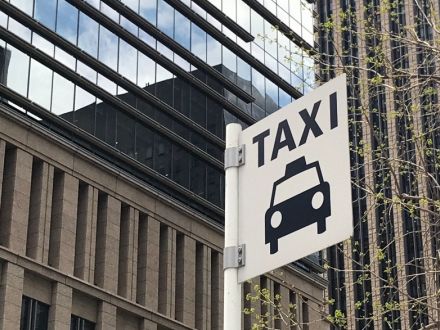 空車なのに「迎車中」?　河野太郎氏がタクシー業界の不正指摘