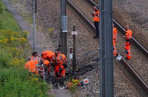 仏鉄道路線への放火、極左過激派の犯行の可能性高い＝内相