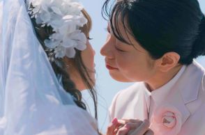 日向坂46加藤史帆、森カンナとキス寸前 彩香ちゃんの“結婚式妄想”ショット解禁【彩香ちゃんは弘子先輩に恋してる】