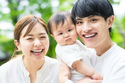 子どもがいる世帯の平均年収が「800万円台」に。平均的な貯蓄や暮らしぶりとは