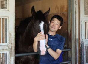 【新人記者カメ日記・トレセン縦〝桜〟無尽】大物感漂う２歳馬マスカレードボール　でも、担当の花本助手にはメロメロ！？