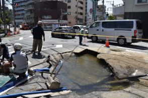 ドンと地鳴り、水噴き出し「道路が川に」　千葉・松戸で水道管に穴