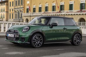 MINIの新型『クーパーS』、スポーティな「JCW」がまずは欧州に登場