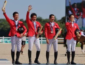 【パリ五輪】馬にもメダル…総合馬術団体「初老ジャパン」馬術９２年ぶり五輪表彰台