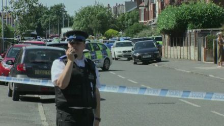 男が市民を次々と刃物で刺す　8人搬送　イギリス