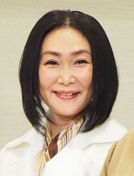 「これ浅野温子？」６３歳最新の姿にネット衝撃「どうなってるの？」「最高にクール」「オシャレ」