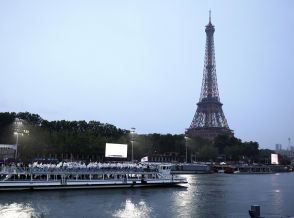 フランスはパリ五輪開会式をどう見たか？「魔法のよう」絶賛する新聞、「汚らわしい」激怒する右翼…開幕前の無関心→五輪一色の世論を現地報告