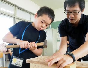 小中学生が府立高等技術専門校で木工制作など体験　福知山でものづくりの面白さ発見