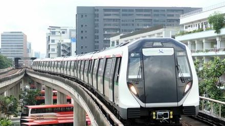 日本を超えた？多民族国家シンガポールの鉄道事情　空港の商業施設は“列車”も走る人気の観光スポット