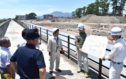 大浜公園プール　駐車料金1000円を想定　路線バス利用促す　静岡市