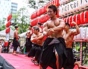 お祭り×マッチョ！　筋肉紳士集団ALLOUTが「中野駅前大盆踊り大会」で今年も『筋肉盆踊り』を