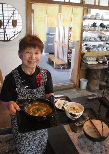 メニューは「カレーうどん」1本　77歳女性が店開業　「ぼけ防止」に週末営業／兵庫・丹波市