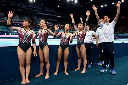 謎ポーズ披露した体操日本女子にもう一つの衝撃　「足が…」「やっぱり五輪選手はすごい」ネット大注目