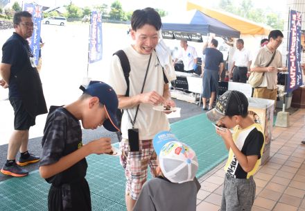 ジューシーなラム肉　グリルで豪快に焼き上げ　抽選会も実施／岡山・真庭市