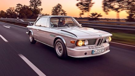 【1973年製バットモービル】カルトモデルへのオマージュ！少年たちの憧れだったBMW 3.0 CSLでミュンヘンを駆け抜ける