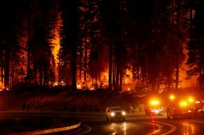 米カリフォルニア州の森林火災拡大、ロサンゼルスの面積上回る