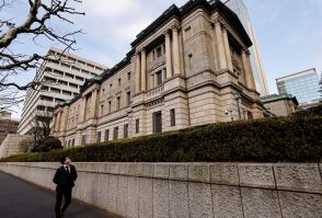 国債買い入れ、2026年1─3月に月3兆円へ　来年6月に中間評価＝日銀