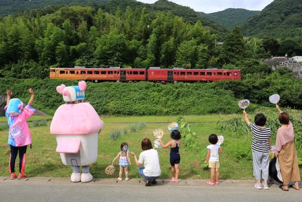 車内で泣いちゃう人がいる？「すごすぎて…」 人気列車の10年を支えた“尋常じゃないおもてなし” 背景にあった危機