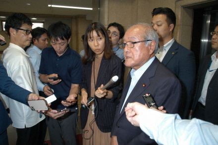 財務相、日銀の利上げ「経済影響を注視」　議決延期請求権は行使せず