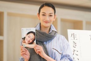 「これが最初で最後」冨永愛、美しすぎるすっぴんを公開！ 今のリアルな自分を詰め込んだ新刊エッセイについて語る【インタビュー】