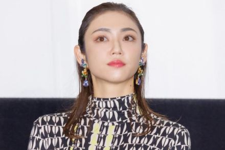 “海は夏美先生のことが大好き”…山谷花純の授業中ショットに「先生役がピッタリ」「かわいい先生」＜海のはじまり＞