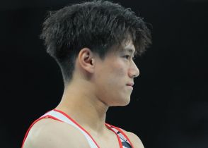 橋本大輝、岡慎之助が好発進　床でハイスコア　中国のエース張博恒がまさか…　前のめりに倒れ、手と頭突く痛恨ミスで出遅れ　体操・個人総合