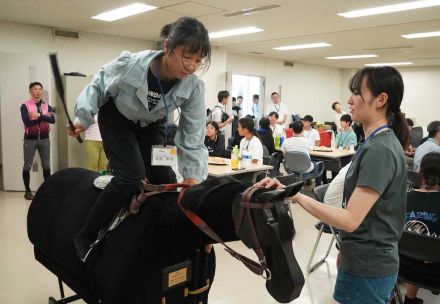 美浦トレセンで“仕事体験”　中学生向けイベントに16人が参加