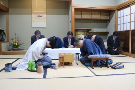 【王位戦】渡辺明九段「ぐは　将棋の終盤難しい」対局後は深夜に地元名物食べて息抜き、Ｘで告白