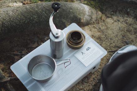 まるで空気のように軽い！　重量わずか78gのULなコンパクトテーブルを使ってみたらガチで使い倒せる