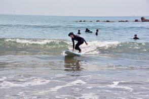 外房で県主催のサーフィンイベント　鴨川では19人が挑戦（千葉県）
