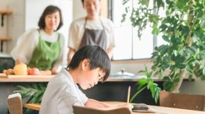 間取りを変えずに作る「自ら勉強する子に育つ家」　廊下に3段ラックを置き、ランドセル置き場に