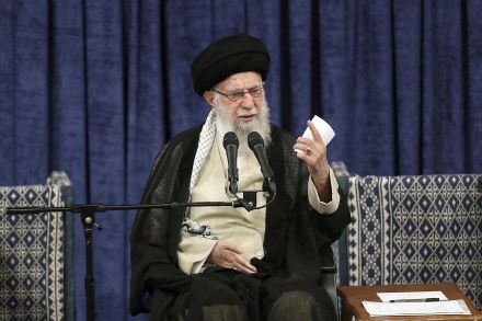 イラン最高指導者、イスラエルへの報復攻撃を命令　米紙報道