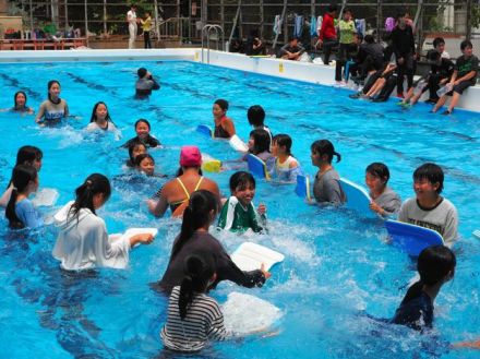 学校での夏休みの水泳指導、各地で取りやめ相次ぐ　その理由とは