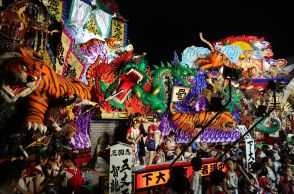 華麗山車、響く喝采　八戸三社大祭が開幕