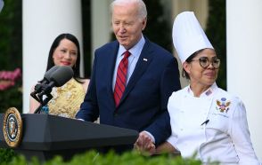 歴史作ったホワイトハウス総料理長が退職、歴代５人の大統領に貢献