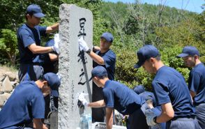 群馬県警察学校の初任科生が慰霊碑清掃　日航機墜落39年を前に