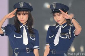 大友花恋＆田中芽衣、警官コスプレで美脚ちらり 敬礼ポーズ決める【関西コレクション 2024 A／W】