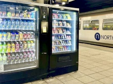 JR東日本、英国で「デジタル自販機」1000台規模で展開--エキナカのノウハウ活用