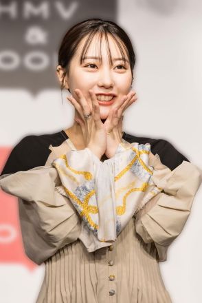 ＜田中美久＞“無加工”ショット披露　居酒屋前でピース　「みくりんとデートなうに使いなさい」　　