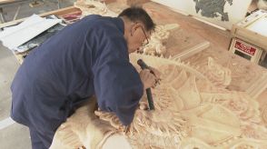 井波彫刻の技 “首里城の顔”　唐破風を彫る