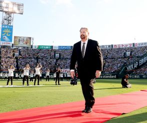 【阪神】サプライズゲストのバース氏「阪神タイガースファンは世界一」　藤川球児氏、巨人ＯＢ・上原浩治氏も