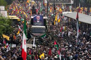 イランでハマス指導者ハニヤ氏の葬儀　国会議長「非常に大きな代償」
