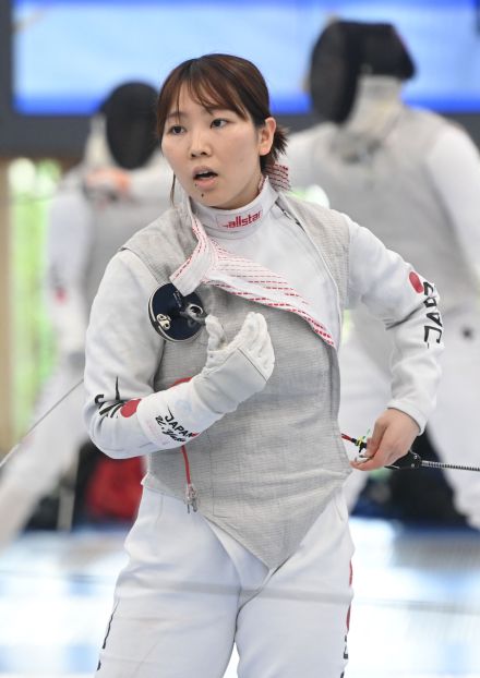 フェンシング女子フルーレ団体、日本が史上初の銅メダル獲得　1点差で逃げ切り、1大会で初の複数メダル【パリ五輪】