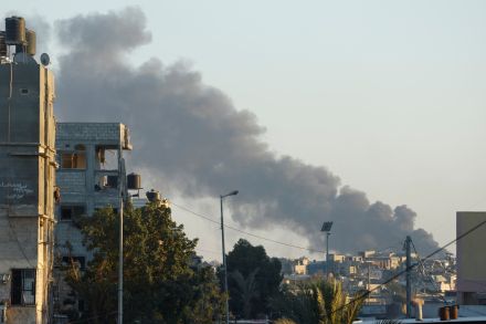 イスラエル軍、ガザ市の学校を攻撃　少なくとも15人死亡