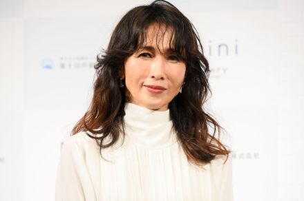 ＜工藤静香＞ノースリーブ姿で激しくエクササイズ！　「羨ましいくらい細い」「スタイル抜群のしぃちゃんはすごい」と称賛の声