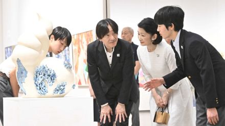 【ぎふ総文】悠仁さま、高校生と交流　絵画など作品観覧、制作者に質問も