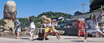 海岸に仮祭壇、奉納打ち　輪島・名舟大祭で御陣乗太鼓