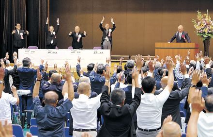 豊かな未来へ一歩を　朝日町制７０周年、３５０人祝う　住民参加「１００年年表」を披露