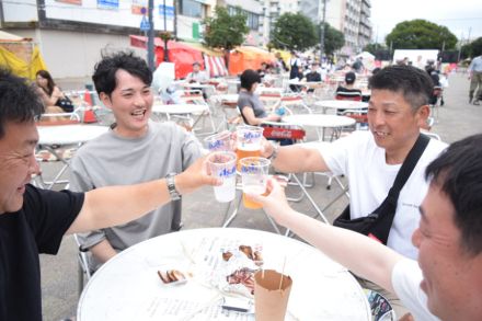 函館港まつり開幕、思い思いに夏満喫